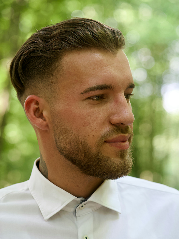 Lång slick back med man bun